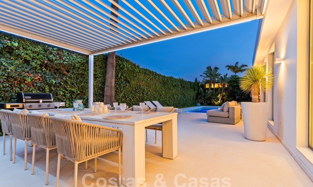 Moderna villa de lujo en venta con arquitectura mediterránea contemporánea situada en el valle del golf de Nueva Andalucía, Marbella 62990