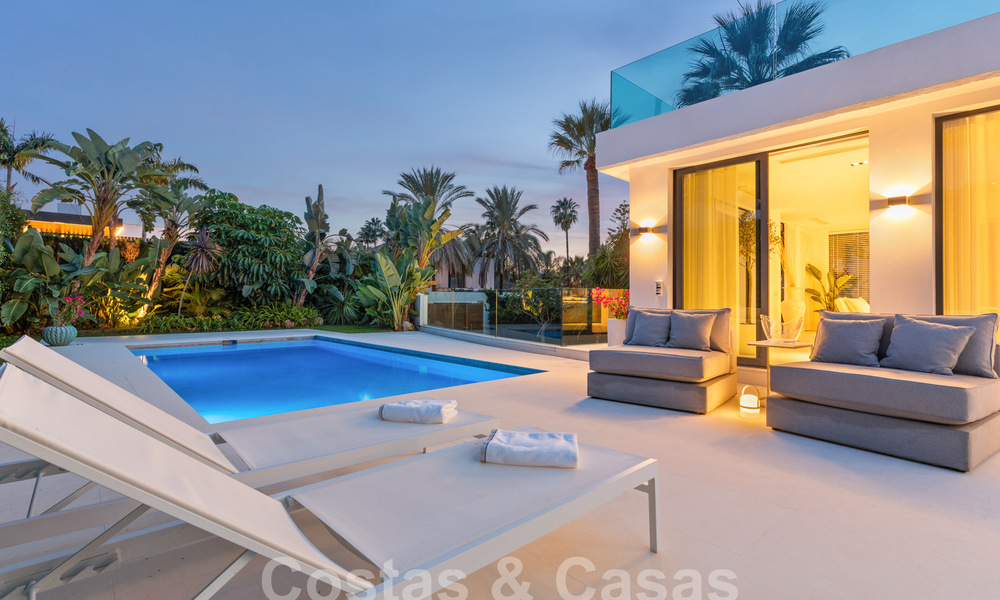 Moderna villa de lujo en venta con arquitectura mediterránea contemporánea situada en el valle del golf de Nueva Andalucía, Marbella 62991