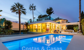 Moderna villa de lujo en venta con arquitectura mediterránea contemporánea situada en el valle del golf de Nueva Andalucía, Marbella 62992 