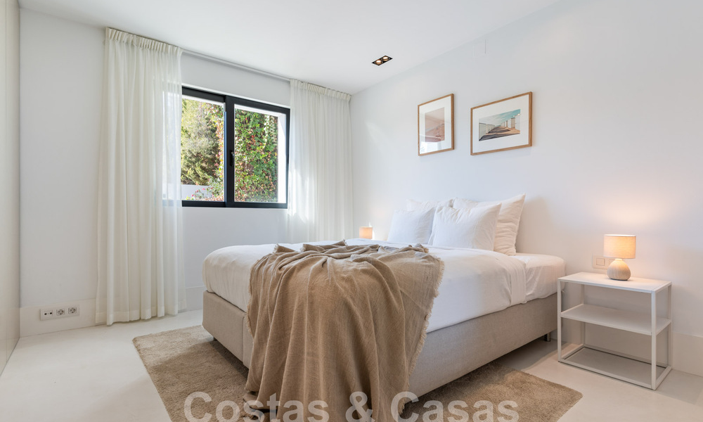 Moderna villa de lujo en venta con arquitectura mediterránea contemporánea situada en el valle del golf de Nueva Andalucía, Marbella 62996