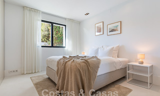 Moderna villa de lujo en venta con arquitectura mediterránea contemporánea situada en el valle del golf de Nueva Andalucía, Marbella 62996 