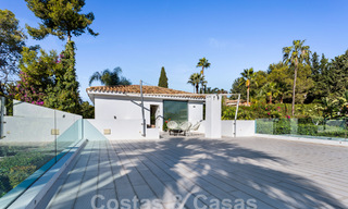 Moderna villa de lujo en venta con arquitectura mediterránea contemporánea situada en el valle del golf de Nueva Andalucía, Marbella 63004 
