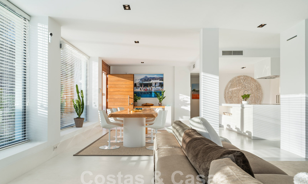 Moderna villa de lujo en venta con arquitectura mediterránea contemporánea situada en el valle del golf de Nueva Andalucía, Marbella 63007