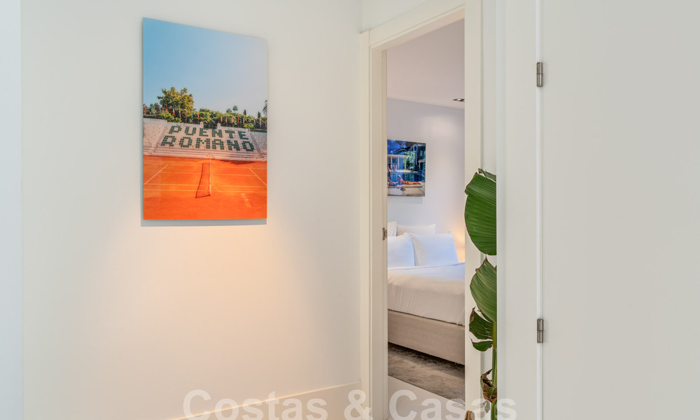 Moderna villa de lujo en venta con arquitectura mediterránea contemporánea situada en el valle del golf de Nueva Andalucía, Marbella 63015