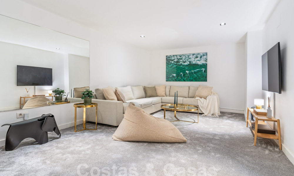 Moderna villa de lujo en venta con arquitectura mediterránea contemporánea situada en el valle del golf de Nueva Andalucía, Marbella 63024