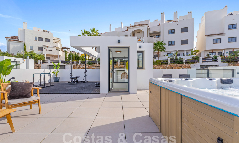 Villa de lujo moderna, lista para entrar a vivir, en venta en un complejo cerrado de golf en la Nueva Milla de Oro, Marbella - Estepona 62902