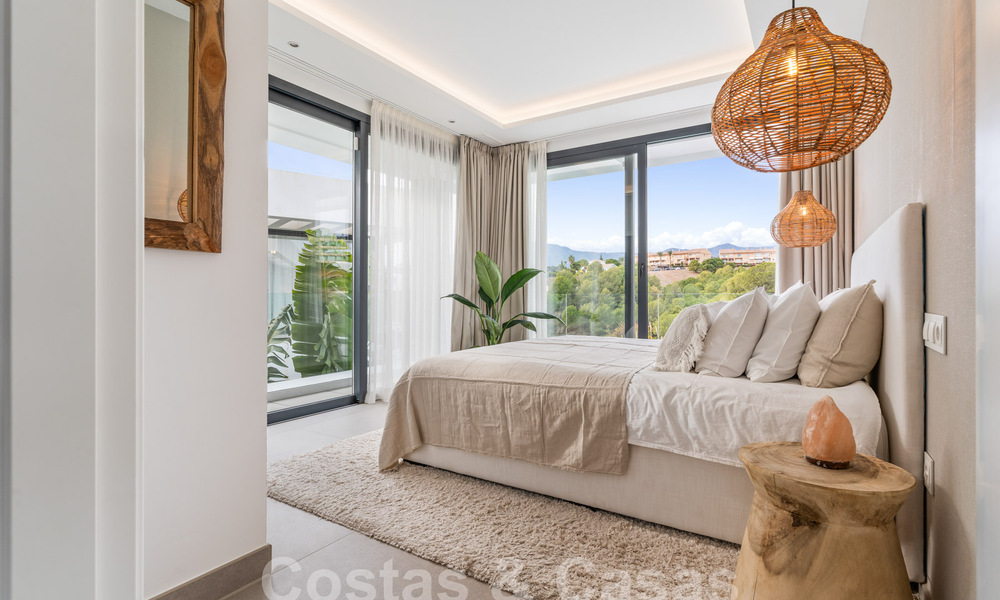 Villa de lujo moderna, lista para entrar a vivir, en venta en un complejo cerrado de golf en la Nueva Milla de Oro, Marbella - Estepona 62914