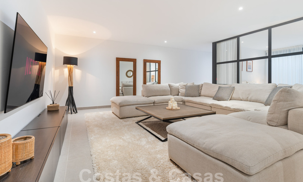 Villa de lujo moderna, lista para entrar a vivir, en venta en un complejo cerrado de golf en la Nueva Milla de Oro, Marbella - Estepona 62924