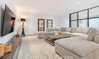 Villa de lujo moderna, lista para entrar a vivir, en venta en un complejo cerrado de golf en la Nueva Milla de Oro, Marbella - Estepona 62924 