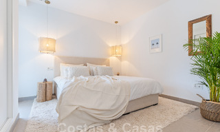 Villa de lujo moderna, lista para entrar a vivir, en venta en un complejo cerrado de golf en la Nueva Milla de Oro, Marbella - Estepona 62931 