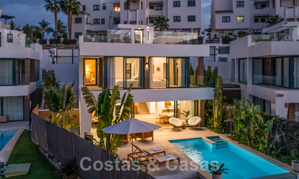 Villa de lujo moderna, lista para entrar a vivir, en venta en un complejo cerrado de golf en la Nueva Milla de Oro, Marbella - Estepona 62934