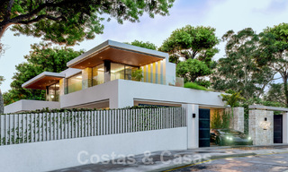 Villa de lujo superior en construcción en venta, en primera línea de golf en zona privilegiada de Marbella Este 62977 