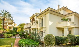 Amplio y lujoso ático de 4 dormitorios en venta en complejo en primera línea de golf en Nueva Andalucía, Marbella 63045 