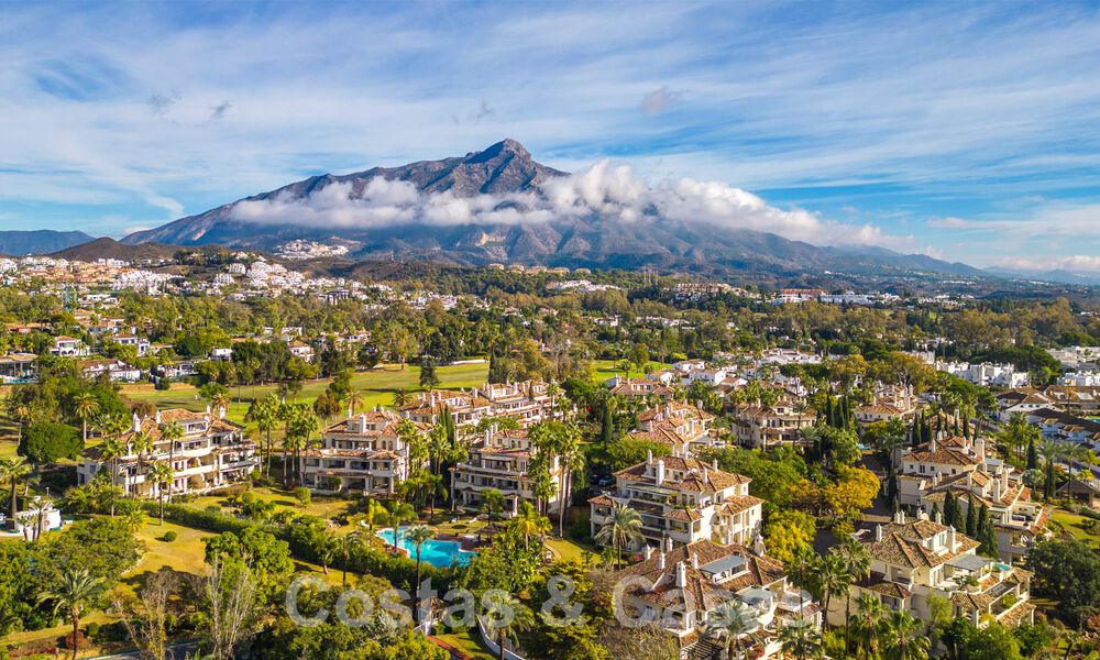 Amplio y lujoso ático de 4 dormitorios en venta en complejo en primera línea de golf en Nueva Andalucía, Marbella 63048