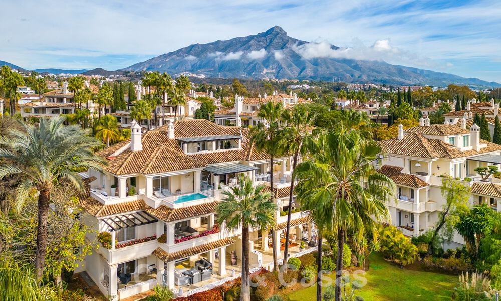 Amplio y lujoso ático de 4 dormitorios en venta en complejo en primera línea de golf en Nueva Andalucía, Marbella 63055