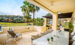 Amplio y lujoso ático de 4 dormitorios en venta en complejo en primera línea de golf en Nueva Andalucía, Marbella 63056 