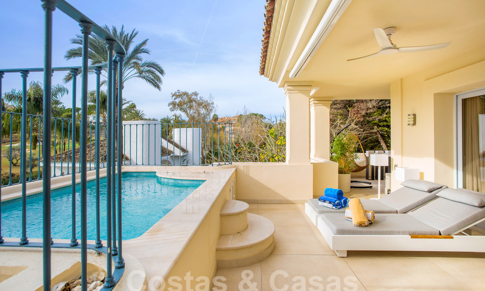 Amplio y lujoso ático de 4 dormitorios en venta en complejo en primera línea de golf en Nueva Andalucía, Marbella 63058