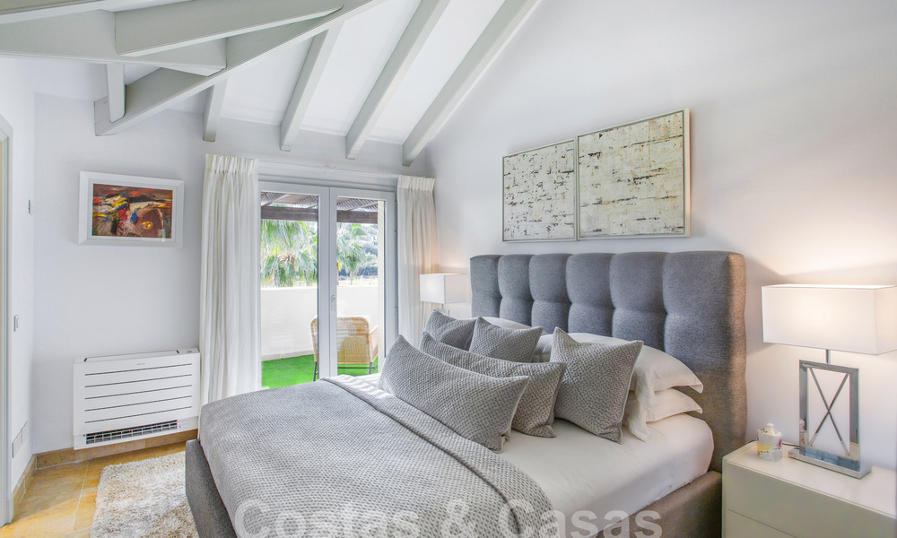 Amplio y lujoso ático de 4 dormitorios en venta en complejo en primera línea de golf en Nueva Andalucía, Marbella 63070