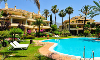 Amplio y lujoso ático de 4 dormitorios en venta en complejo en primera línea de golf en Nueva Andalucía, Marbella 63121 