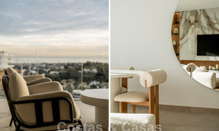 Sofisticado y moderno apartamento en venta con vistas al mar, golf y montaña en Benahavis – Marbella 63130 