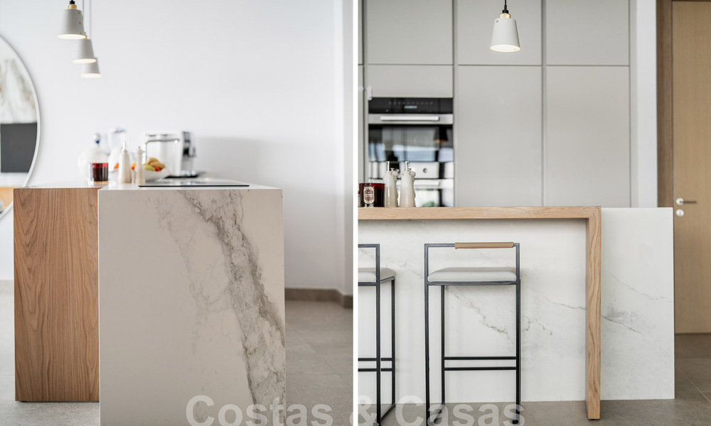 Sofisticado y moderno apartamento en venta con vistas al mar, golf y montaña en Benahavis – Marbella 63131