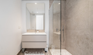 Sofisticado y moderno apartamento en venta con vistas al mar, golf y montaña en Benahavis – Marbella 63141 