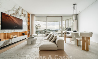 Sofisticado y moderno apartamento en venta con vistas al mar, golf y montaña en Benahavis – Marbella 63149 