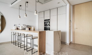 Sofisticado y moderno apartamento en venta con vistas al mar, golf y montaña en Benahavis – Marbella 63151 