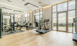 Sofisticado y moderno apartamento en venta con vistas al mar, golf y montaña en Benahavis – Marbella 63152 