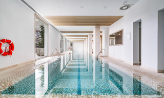 Sofisticado y moderno apartamento en venta con vistas al mar, golf y montaña en Benahavis – Marbella 63153 