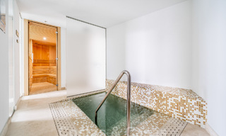 Sofisticado y moderno apartamento en venta con vistas al mar, golf y montaña en Benahavis – Marbella 63154 