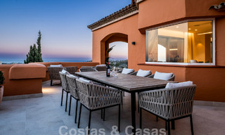 Apartamento de lujo en venta con un interior moderno en una ubanización de lujo en el valle del golf de Nueva Andalucia, Marbella 63262 