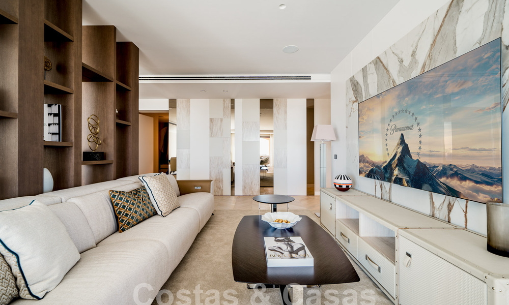 Apartamento de lujo en venta con un interior moderno en una ubanización de lujo en el valle del golf de Nueva Andalucia, Marbella 63264