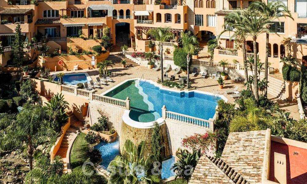 Apartamento de lujo en venta con un interior moderno en una ubanización de lujo en el valle del golf de Nueva Andalucia, Marbella 63265