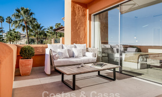 Apartamento de lujo en venta con un interior moderno en una ubanización de lujo en el valle del golf de Nueva Andalucia, Marbella 63275 