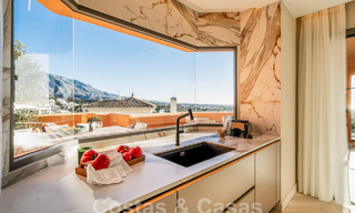 Apartamento de lujo en venta con un interior moderno en una ubanización de lujo en el valle del golf de Nueva Andalucia, Marbella 63277 