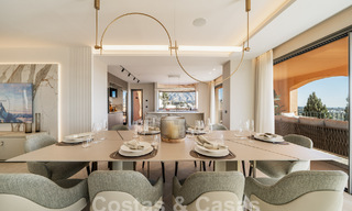 Apartamento de lujo en venta con un interior moderno en una ubanización de lujo en el valle del golf de Nueva Andalucia, Marbella 63288 