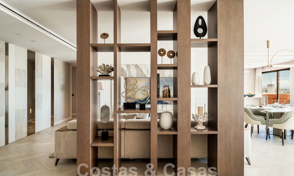 Apartamento de lujo en venta con un interior moderno en una ubanización de lujo en el valle del golf de Nueva Andalucia, Marbella 63295