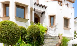 Villa mediterránea de lujo con vistas al mar en venta en un entorno de golf cerca del centro de Estepona 63338 