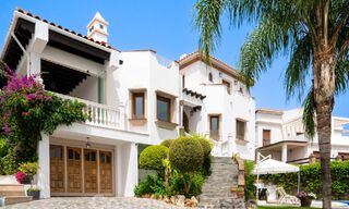 Villa mediterránea de lujo con vistas al mar en venta en un entorno de golf cerca del centro de Estepona 63341 