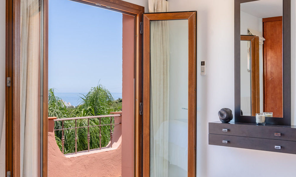 Villa mediterránea de lujo con vistas al mar en venta en un entorno de golf cerca del centro de Estepona 63345