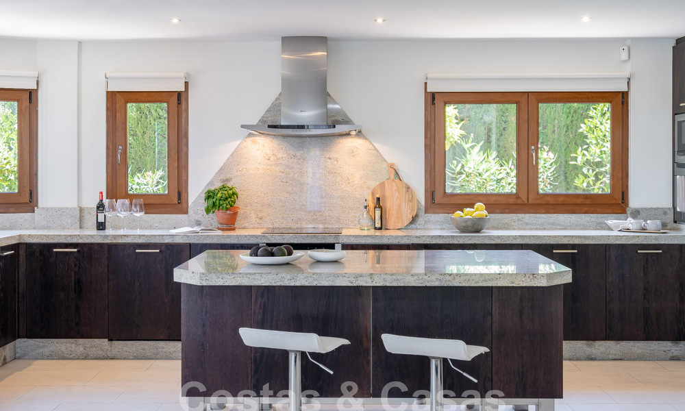 Villa mediterránea de lujo con vistas al mar en venta en un entorno de golf cerca del centro de Estepona 63349