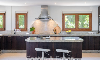 Villa mediterránea de lujo con vistas al mar en venta en un entorno de golf cerca del centro de Estepona 63349 