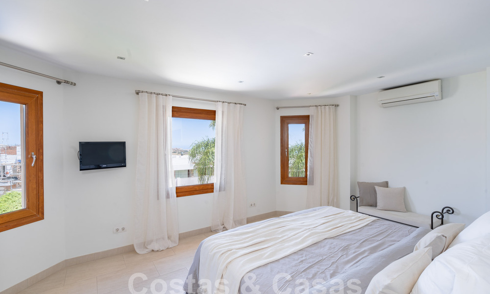 Villa mediterránea de lujo con vistas al mar en venta en un entorno de golf cerca del centro de Estepona 63357