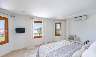 Villa mediterránea de lujo con vistas al mar en venta en un entorno de golf cerca del centro de Estepona 63357 