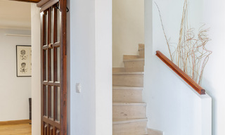 Villa mediterránea de lujo con vistas al mar en venta en un entorno de golf cerca del centro de Estepona 63364 