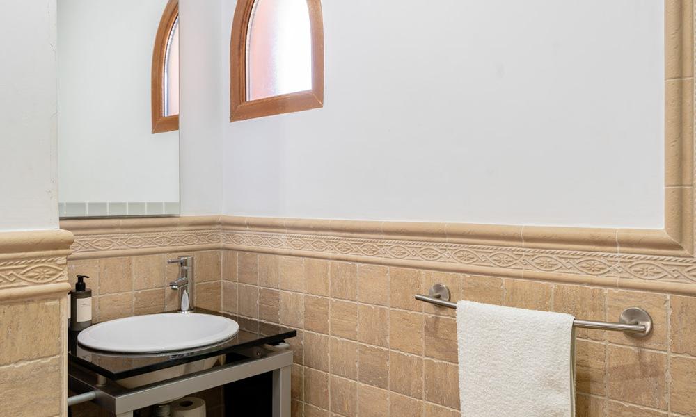 Villa mediterránea de lujo con vistas al mar en venta en un entorno de golf cerca del centro de Estepona 63367