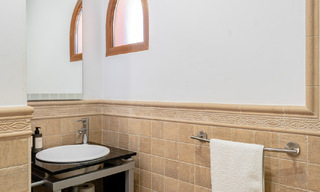 Villa mediterránea de lujo con vistas al mar en venta en un entorno de golf cerca del centro de Estepona 63367 