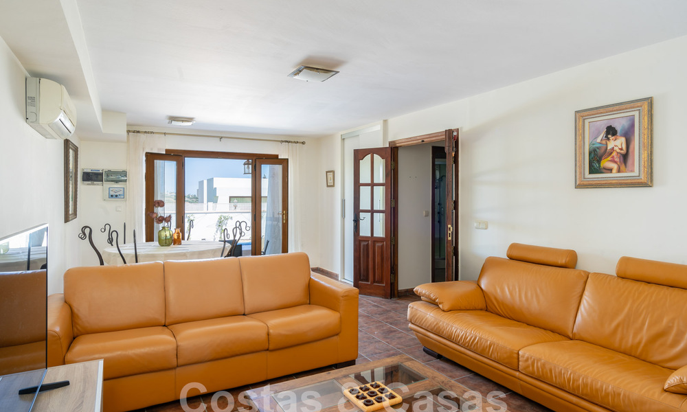 Villa mediterránea de lujo con vistas al mar en venta en un entorno de golf cerca del centro de Estepona 63368