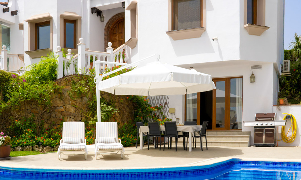 Villa mediterránea de lujo con vistas al mar en venta en un entorno de golf cerca del centro de Estepona 63381
